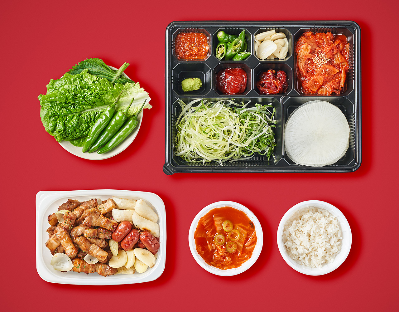 구성: 고기   9첩반찬   김치찌개   공기밥1   쌈